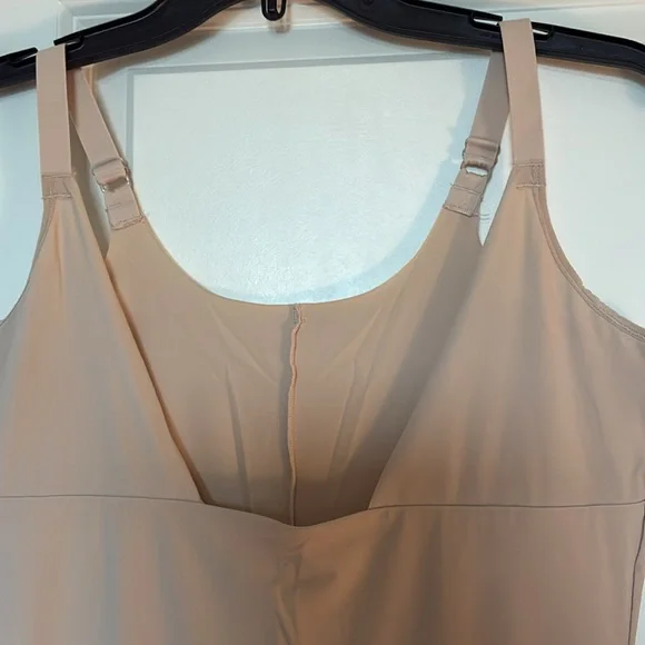 EUC shapewear by Maidenform Size XL smoothing bodysuit with adjustable straps - Picture 4 of 8